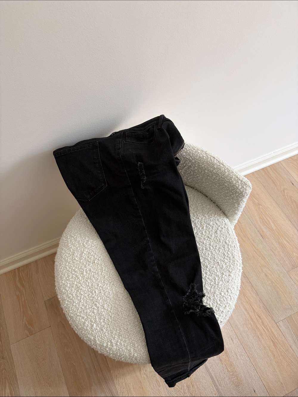 Old Navy Black Women’s Skinny Jeans - Ripped Detail